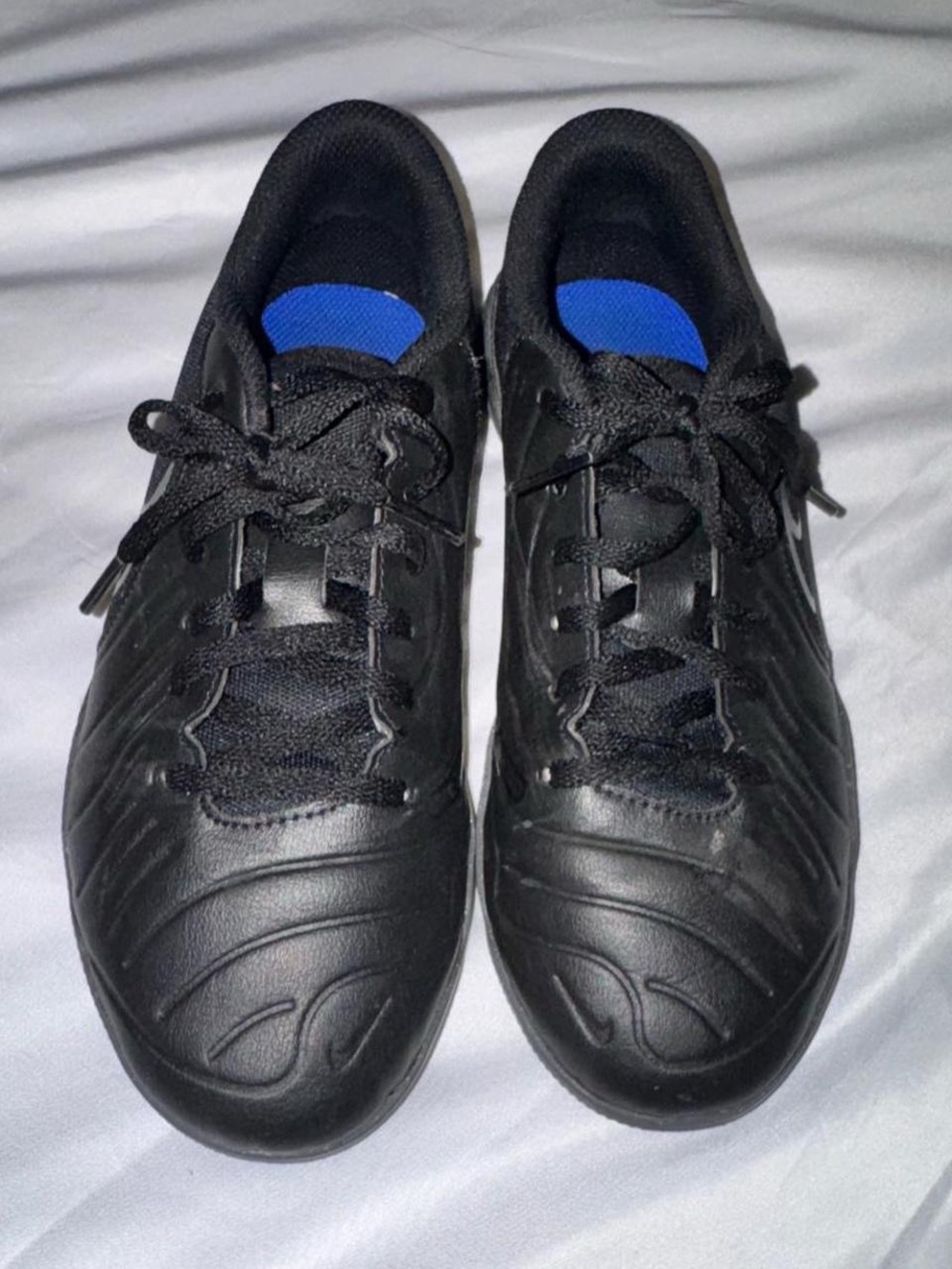 Nike Boys’ Black & Blue Soccer Cleats |
Size US 6Y